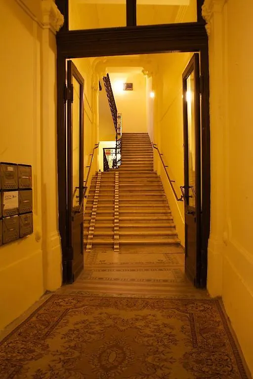 Five Season'S Apartment Budapest